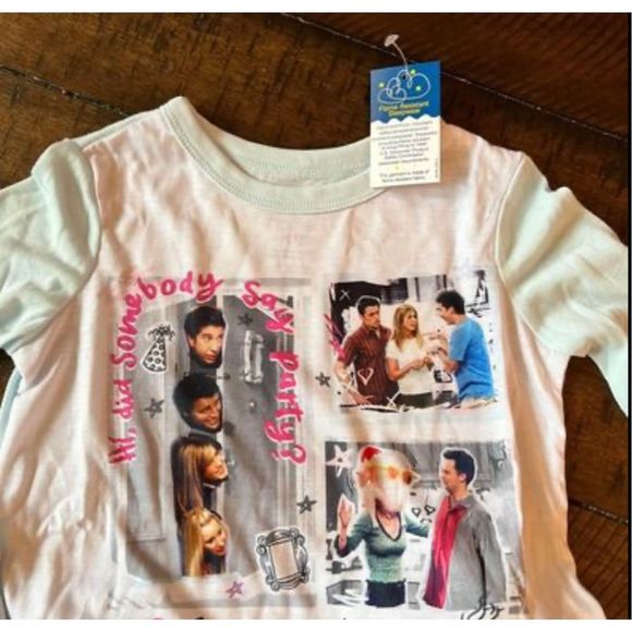 Friends TV Show Little Girl’s 2 Piece Long Sleeves Pajama Set Size 4/5 Ross Moni - Picture 7 of 9